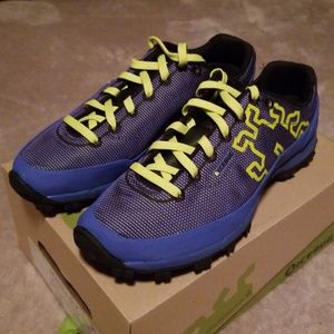 Icebug size 8 studded performance shoes